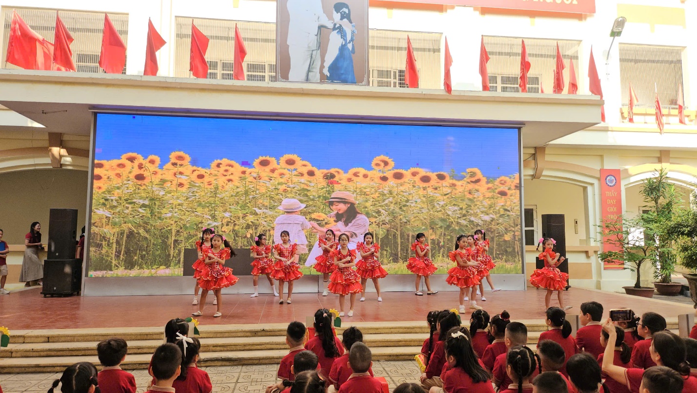 A group of children performing on stage
AI-generated content may be incorrect.