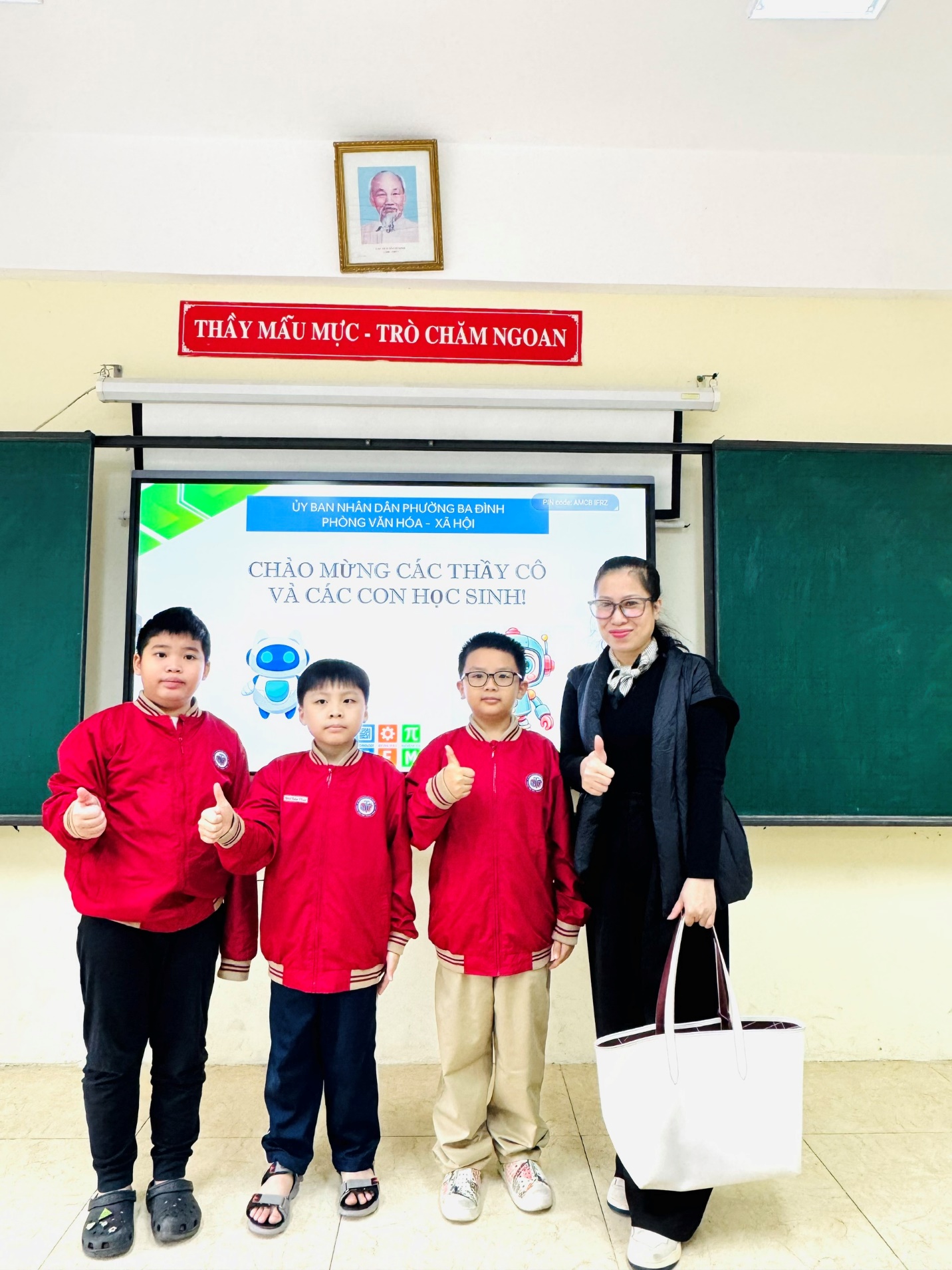 A group of people standing in front of a chalkboard
AI-generated content may be incorrect.
