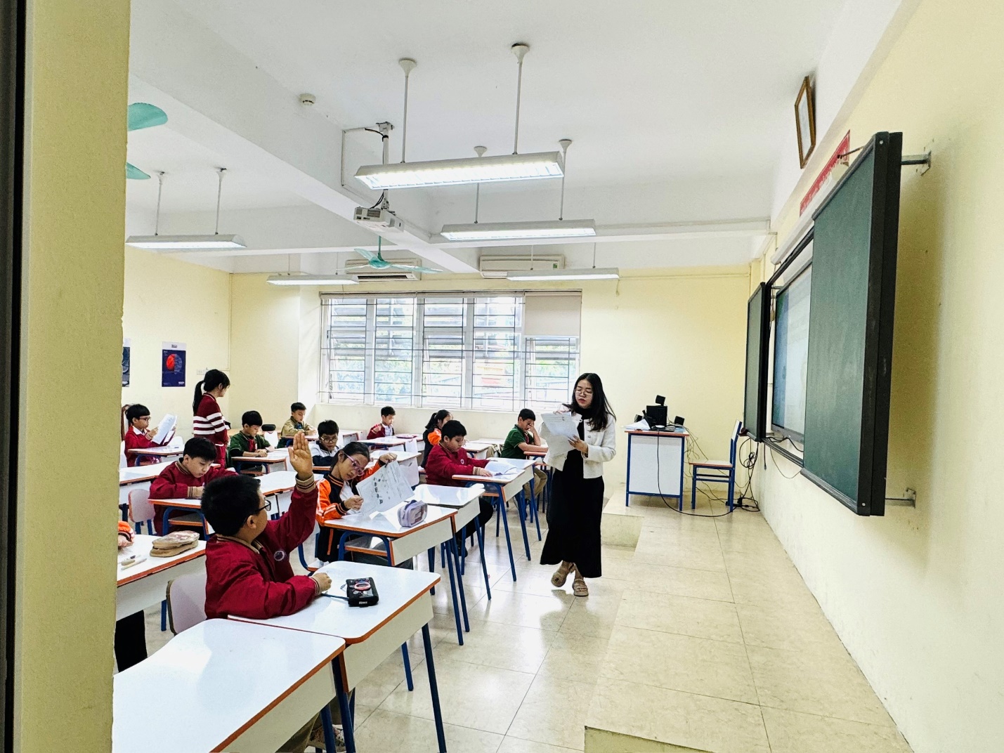 A classroom with a teacher teaching students
AI-generated content may be incorrect.