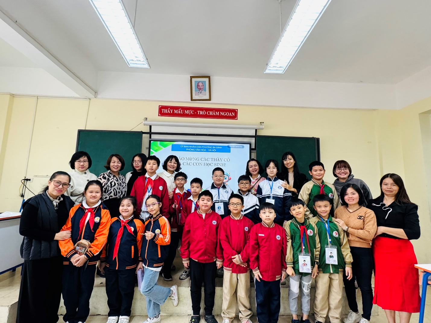 A group of people posing for a photo
AI-generated content may be incorrect.