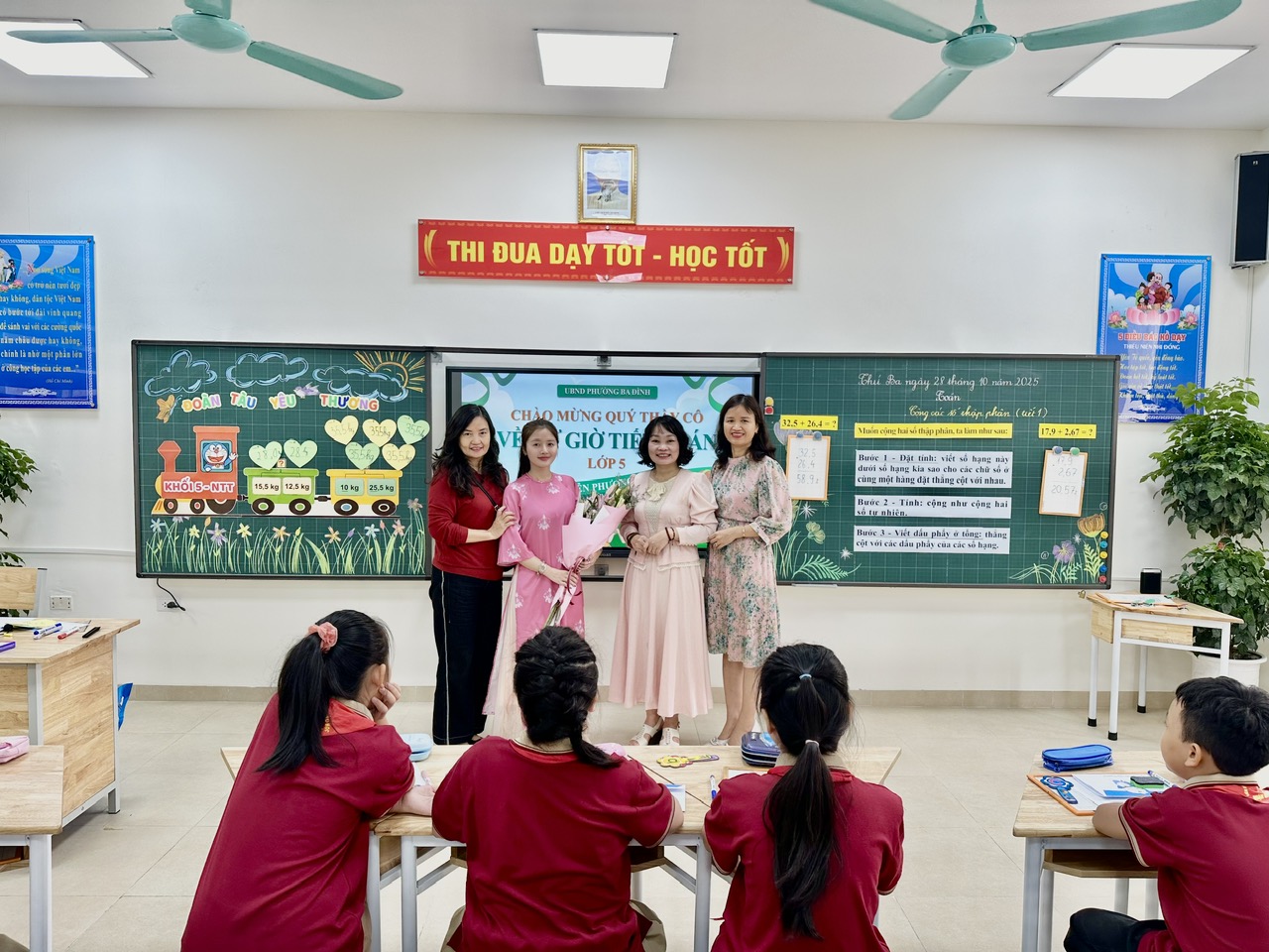 A group of women in a classroom

AI-generated content may be incorrect.