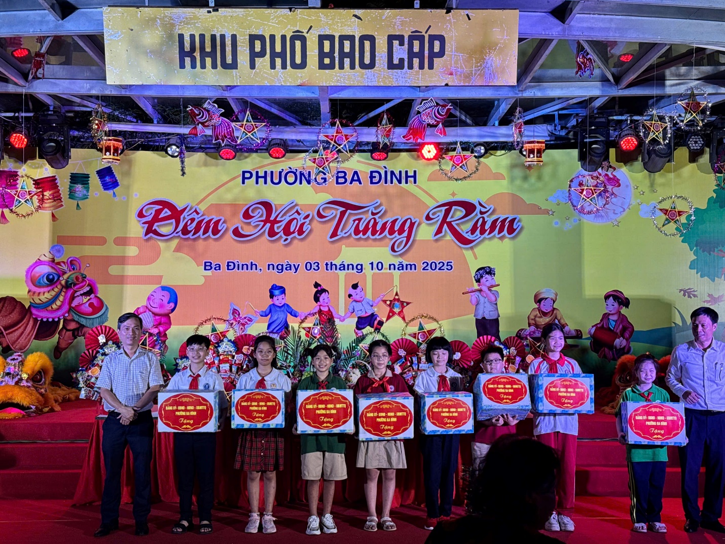 A group of children holding signs
AI-generated content may be incorrect.