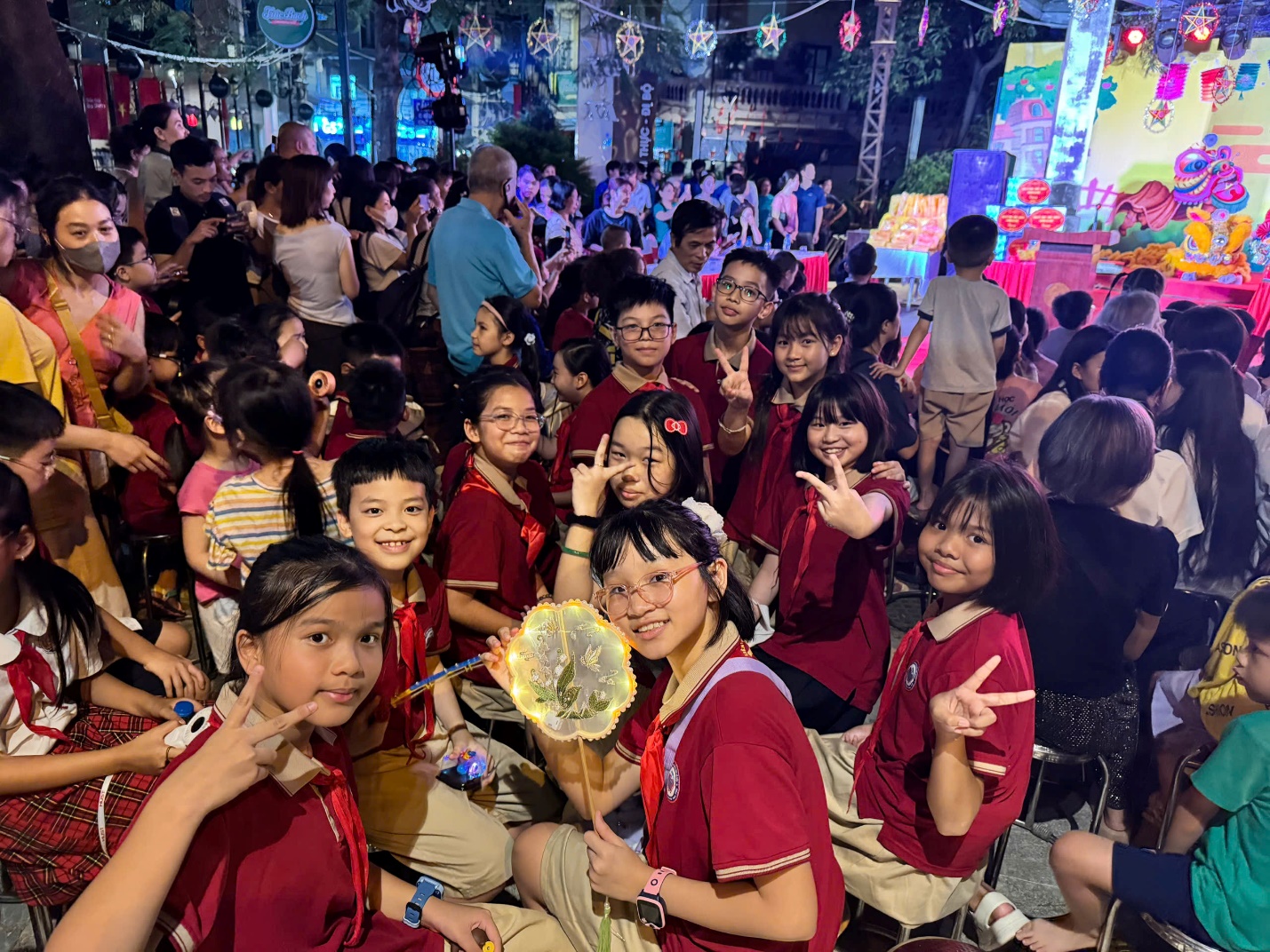 A group of children posing for a picture
AI-generated content may be incorrect.