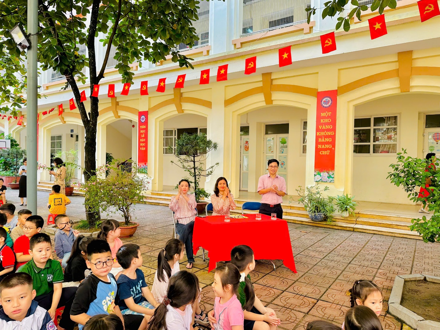 A group of children sitting outside a building

AI-generated content may be incorrect.