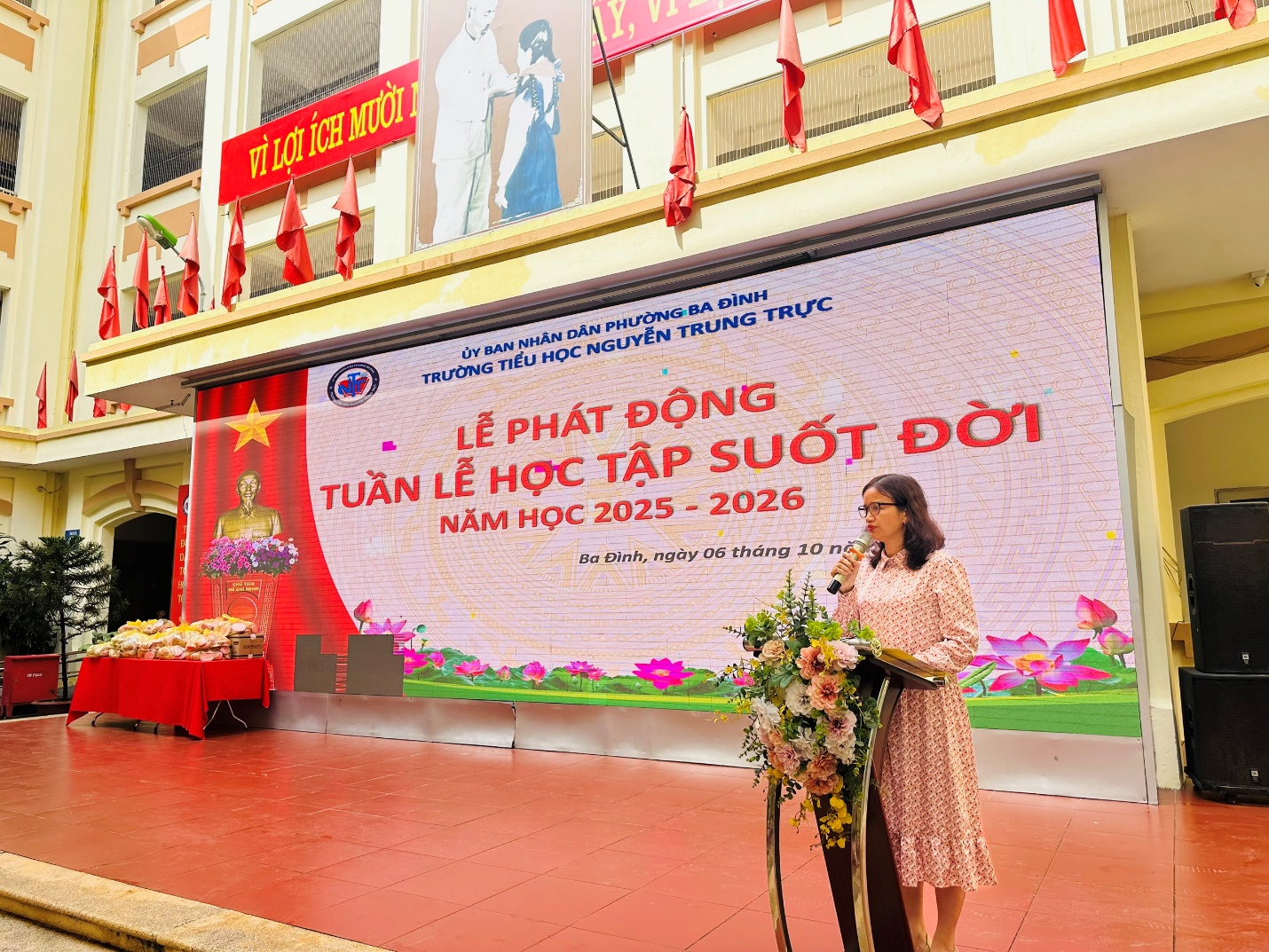 A person standing at a podium

AI-generated content may be incorrect.