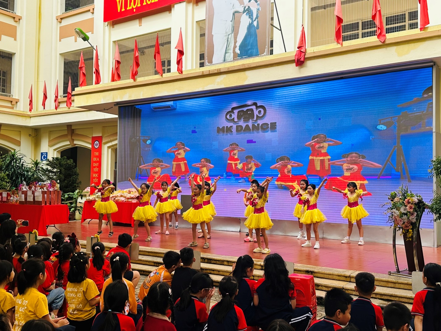 A group of girls performing on stage

AI-generated content may be incorrect.