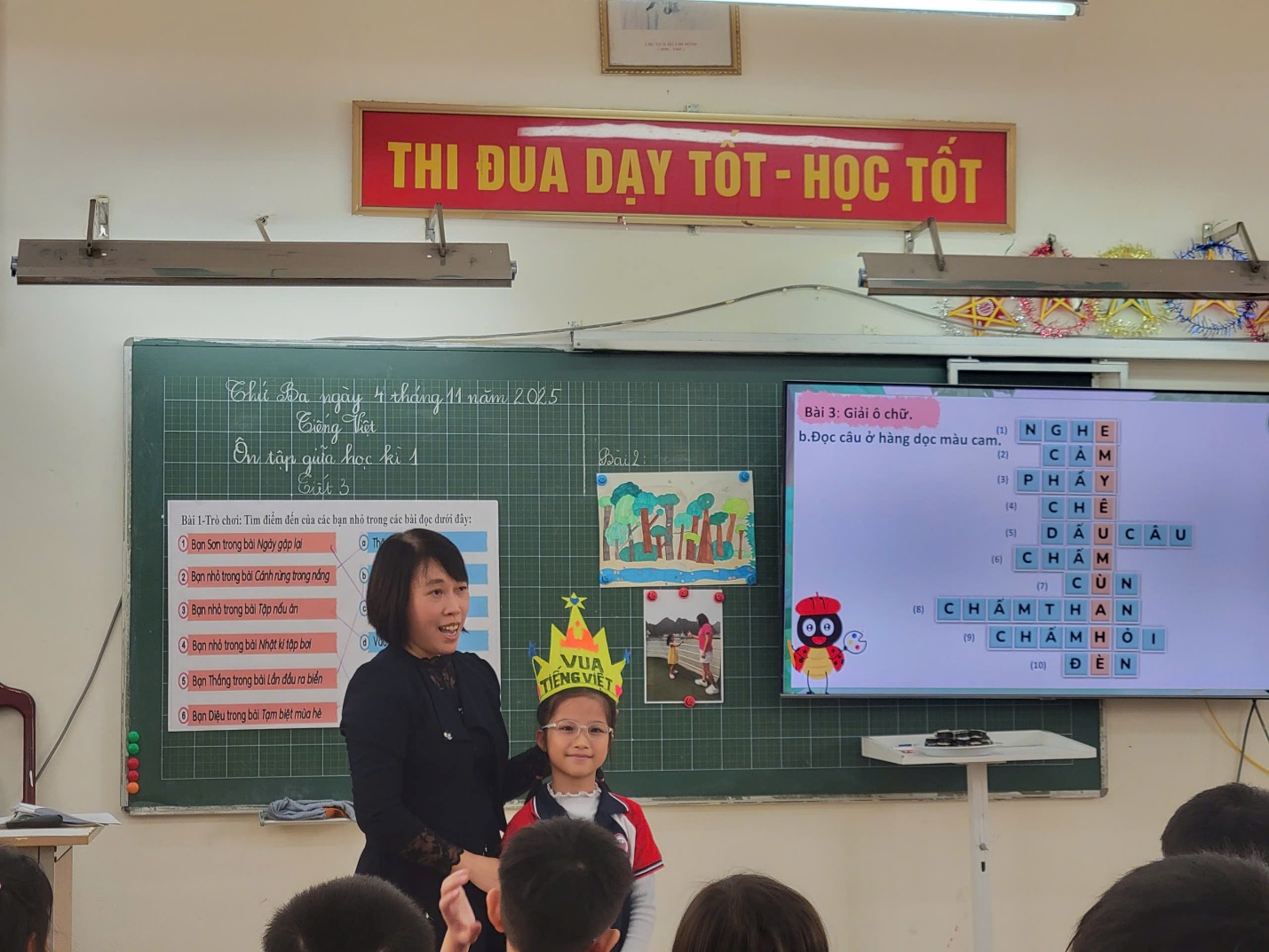 A person and child in a classroom

AI-generated content may be incorrect.