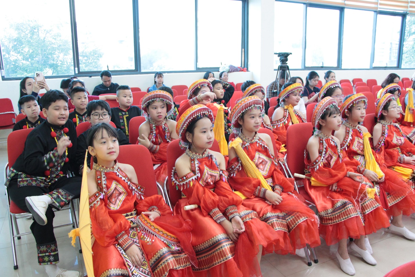 A group of children in red dresses

AI-generated content may be incorrect.