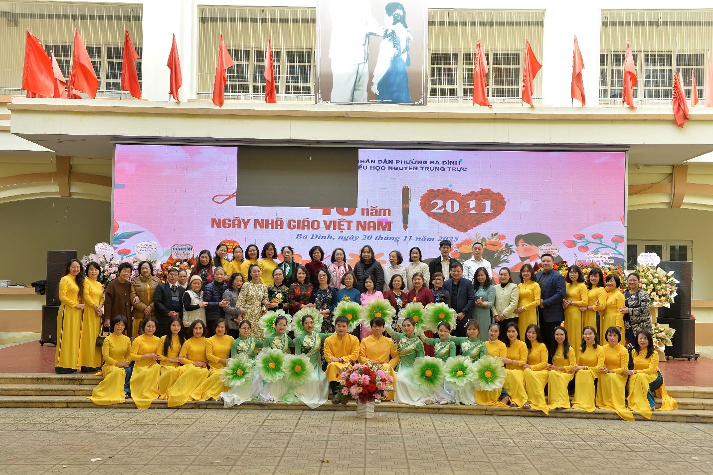 A group of people posing for a photo

AI-generated content may be incorrect.