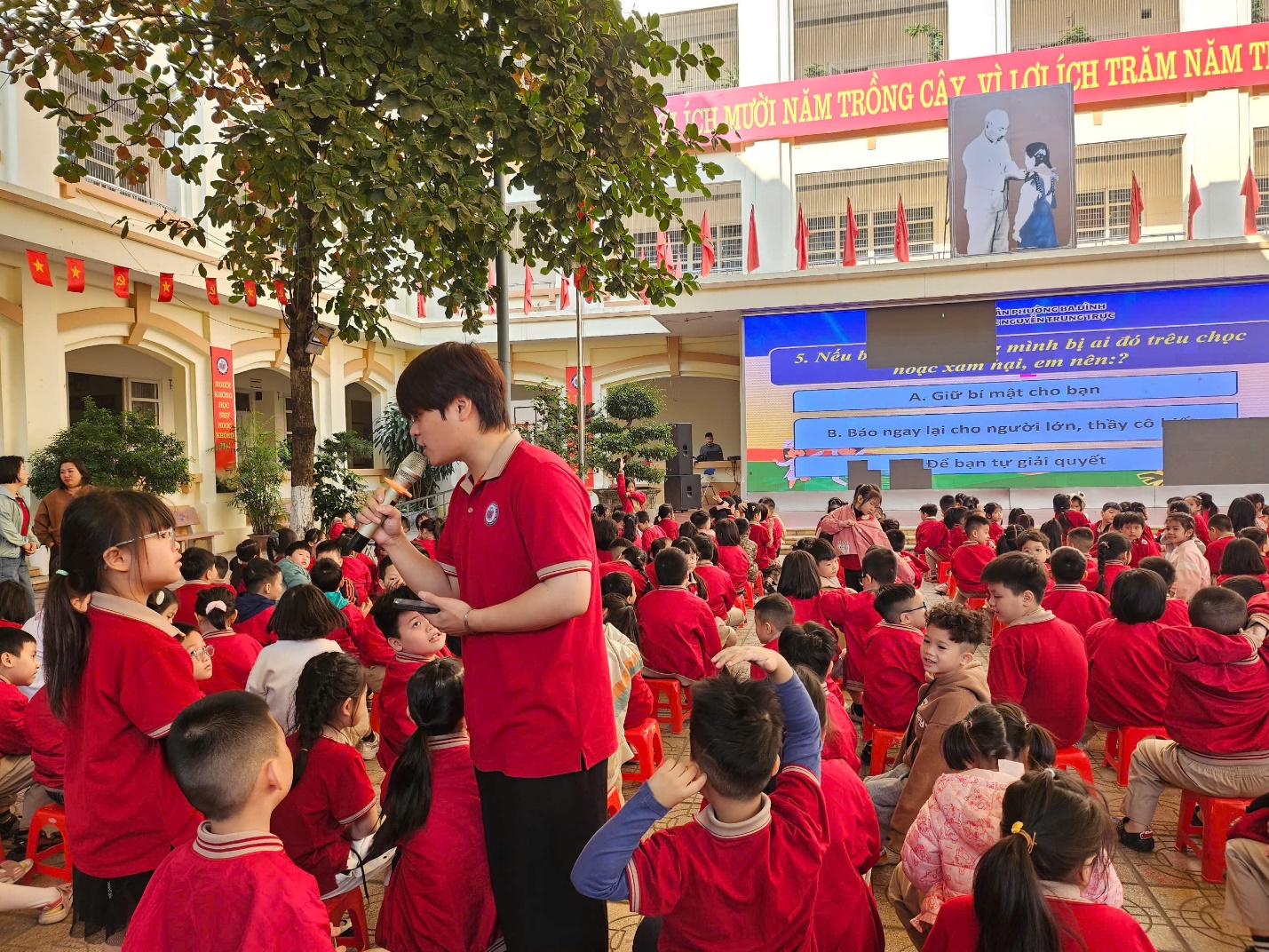 A group of people in red shirts
AI-generated content may be incorrect.