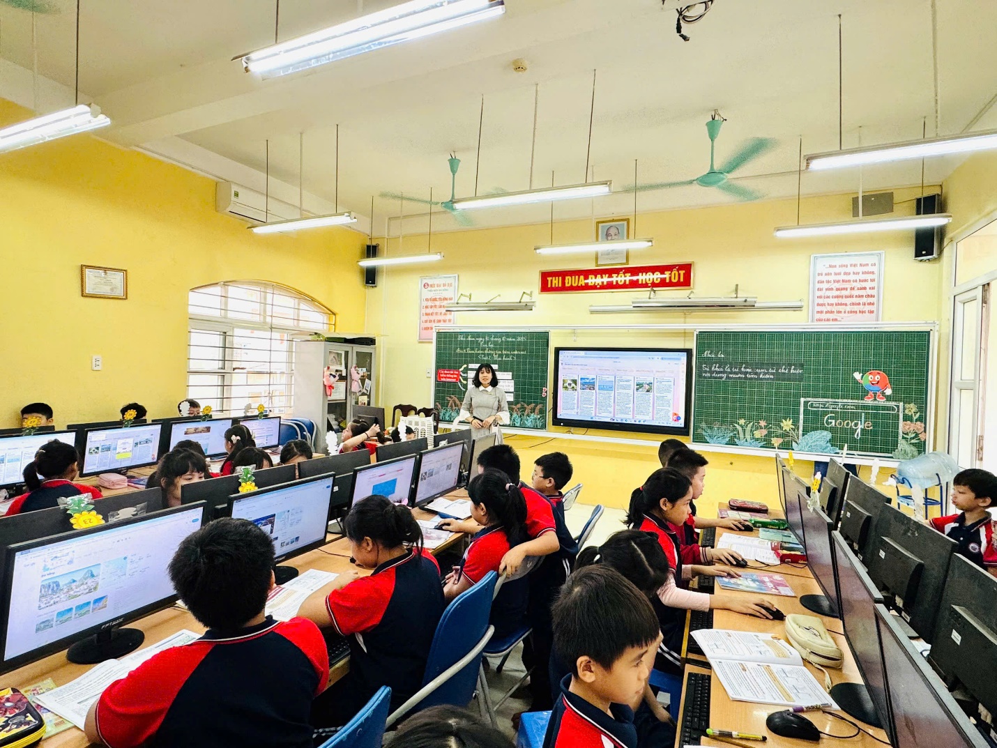 A group of children in a classroom

AI-generated content may be incorrect.