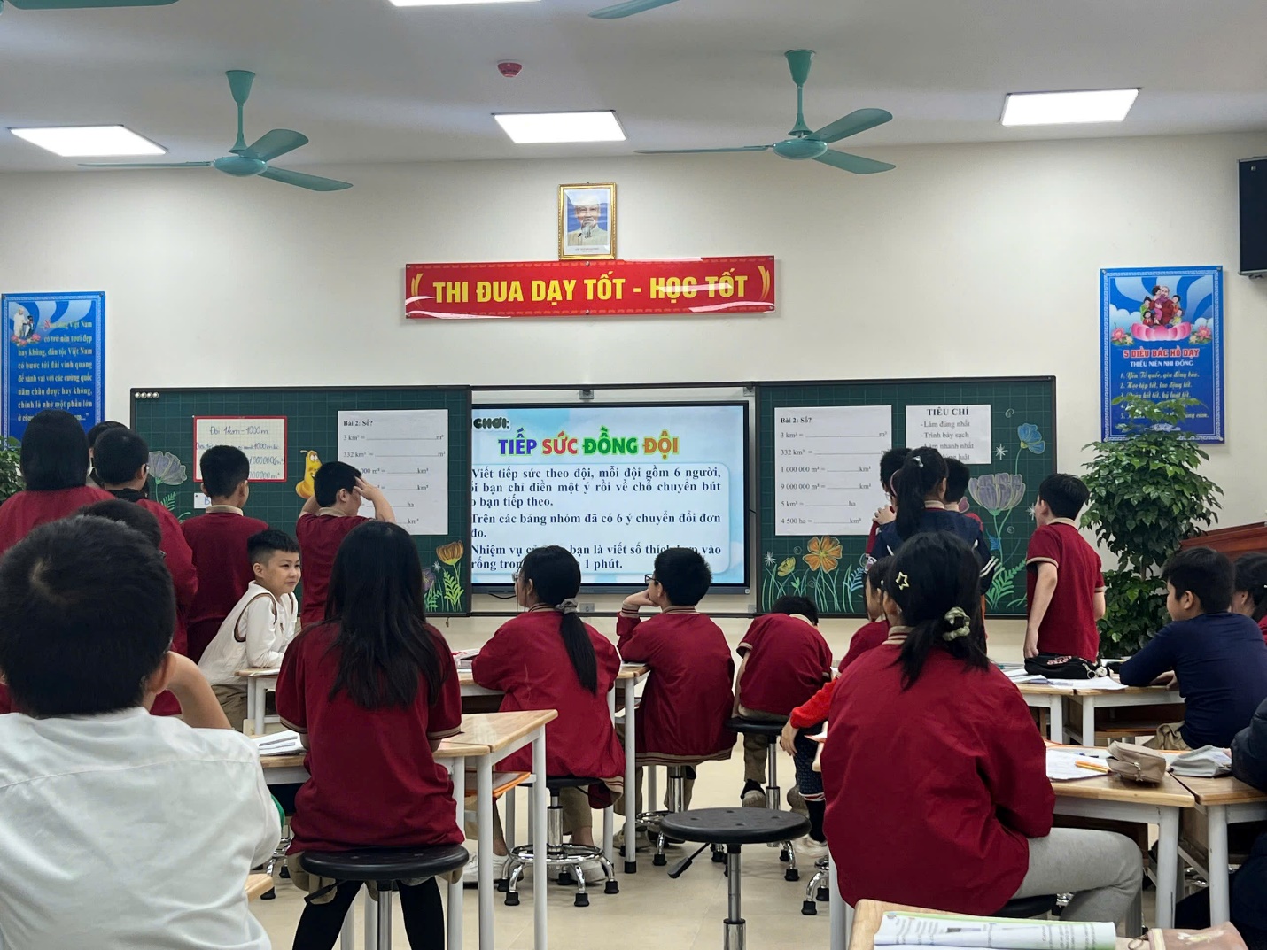 A group of children in a classroom

AI-generated content may be incorrect.