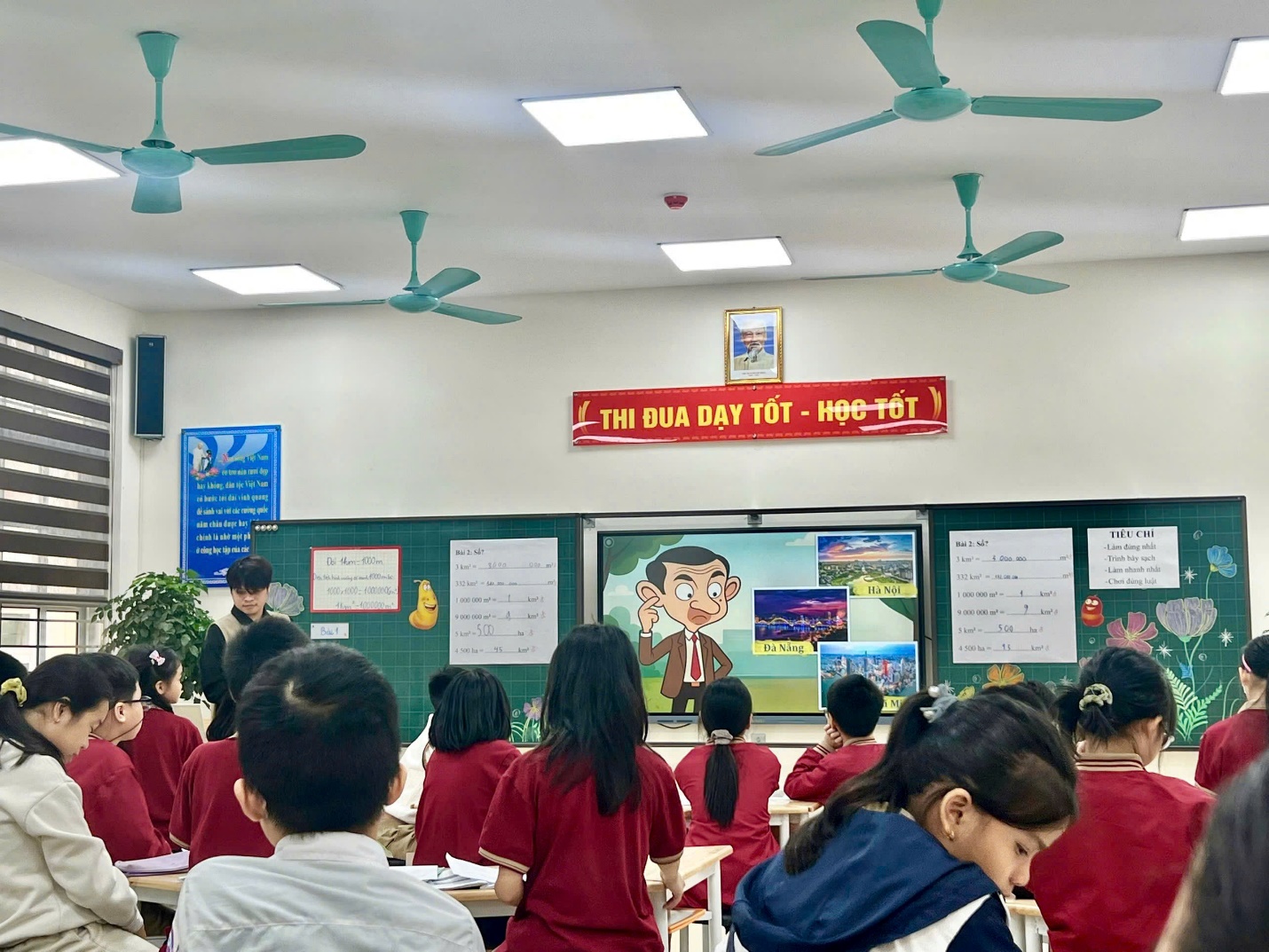 A group of children in a classroom

AI-generated content may be incorrect.