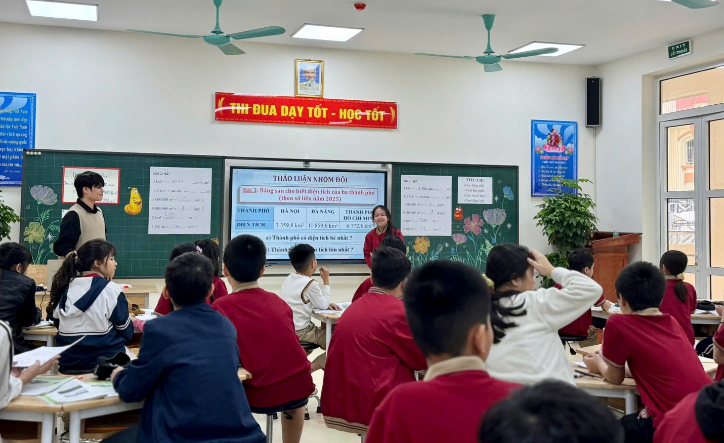 A group of children in a classroom

AI-generated content may be incorrect.