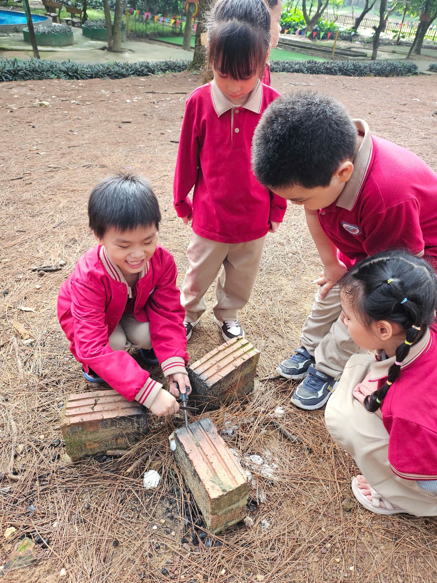 A group of children playing with bricks

AI-generated content may be incorrect.