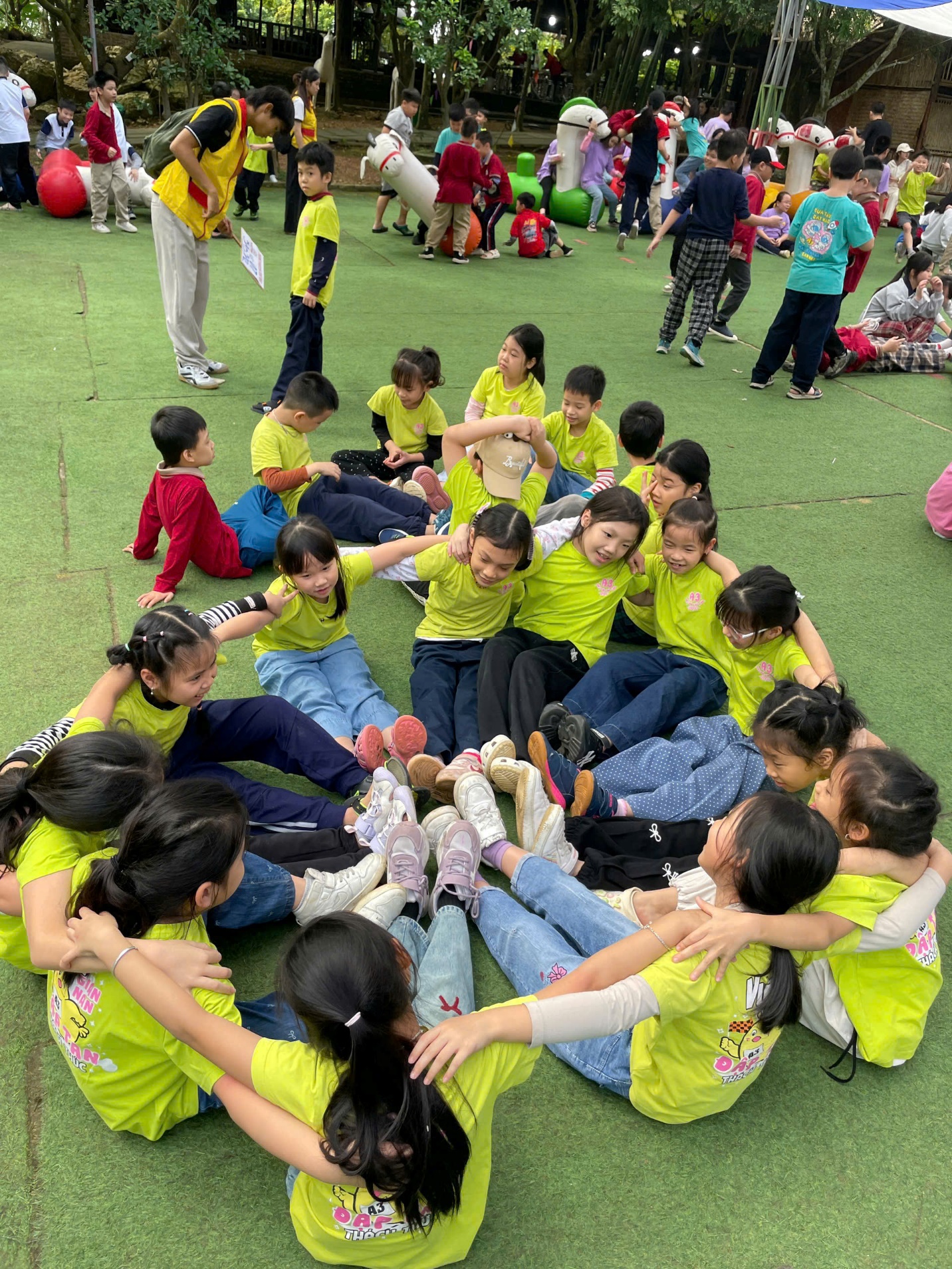 A group of children sitting in a circle

AI-generated content may be incorrect.