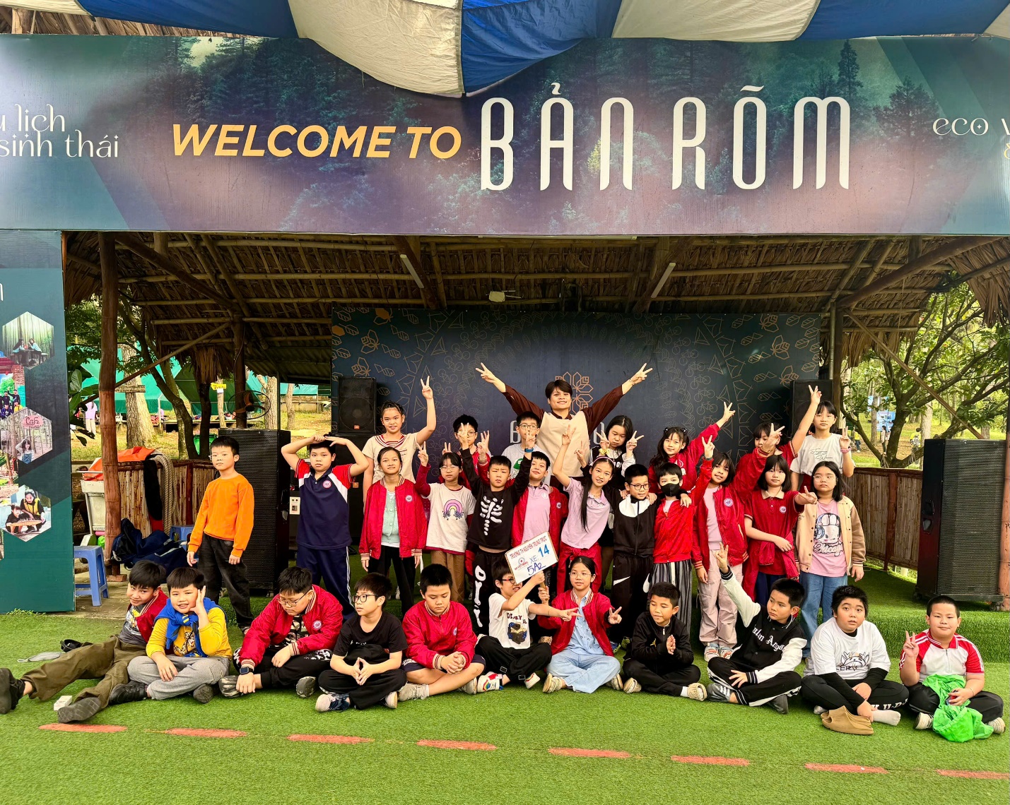 A group of people posing for a photo

AI-generated content may be incorrect.