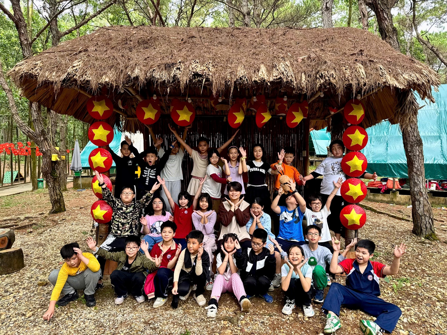 A group of children posing for a photo

AI-generated content may be incorrect.