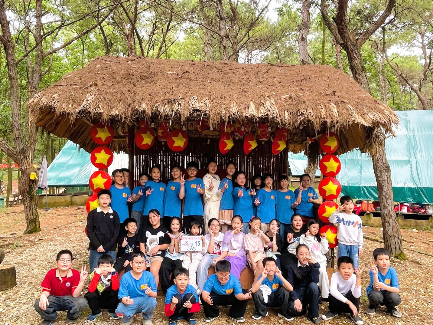 A group of people posing for a photo

AI-generated content may be incorrect.