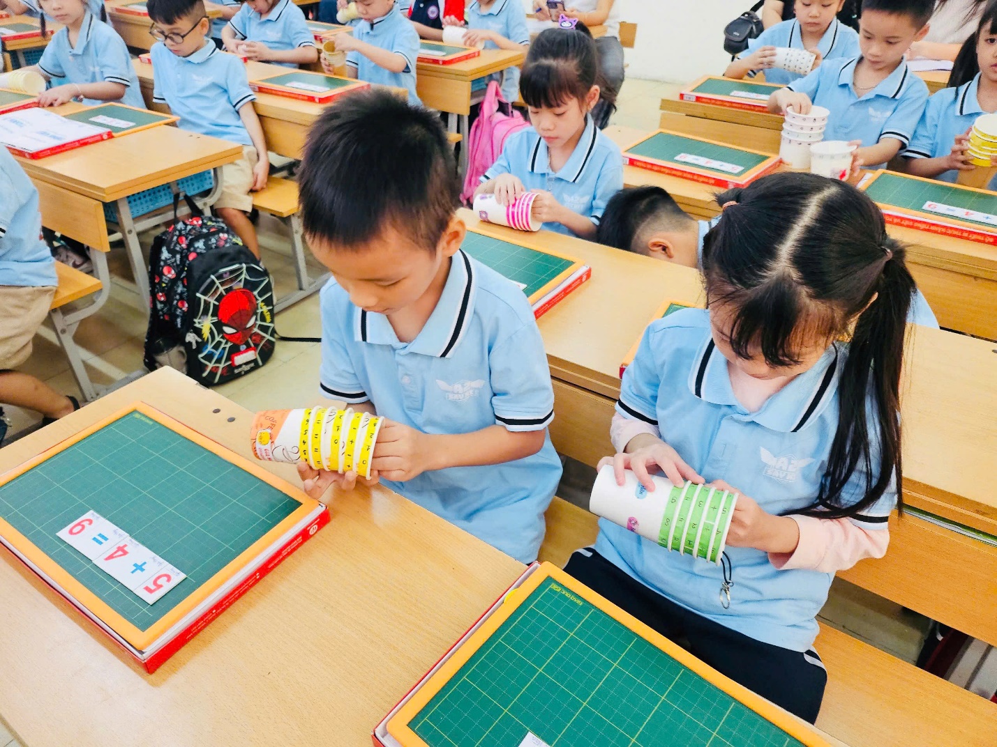 A group of children in a classroom

AI-generated content may be incorrect.