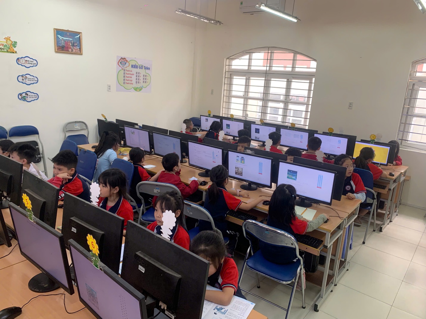 A group of children sitting at computers in a classroom

AI-generated content may be incorrect.