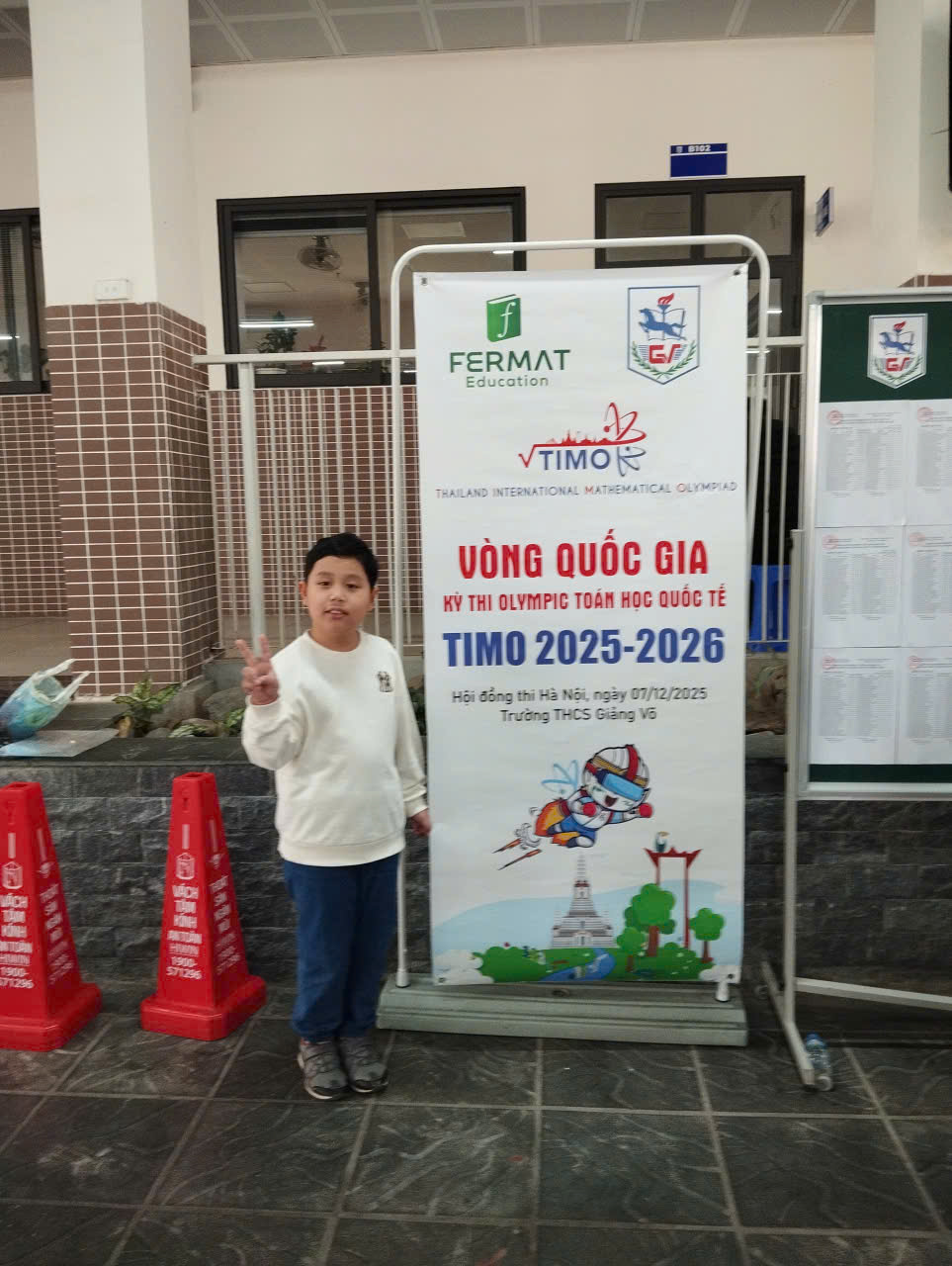 A child standing next to a sign
AI-generated content may be incorrect.