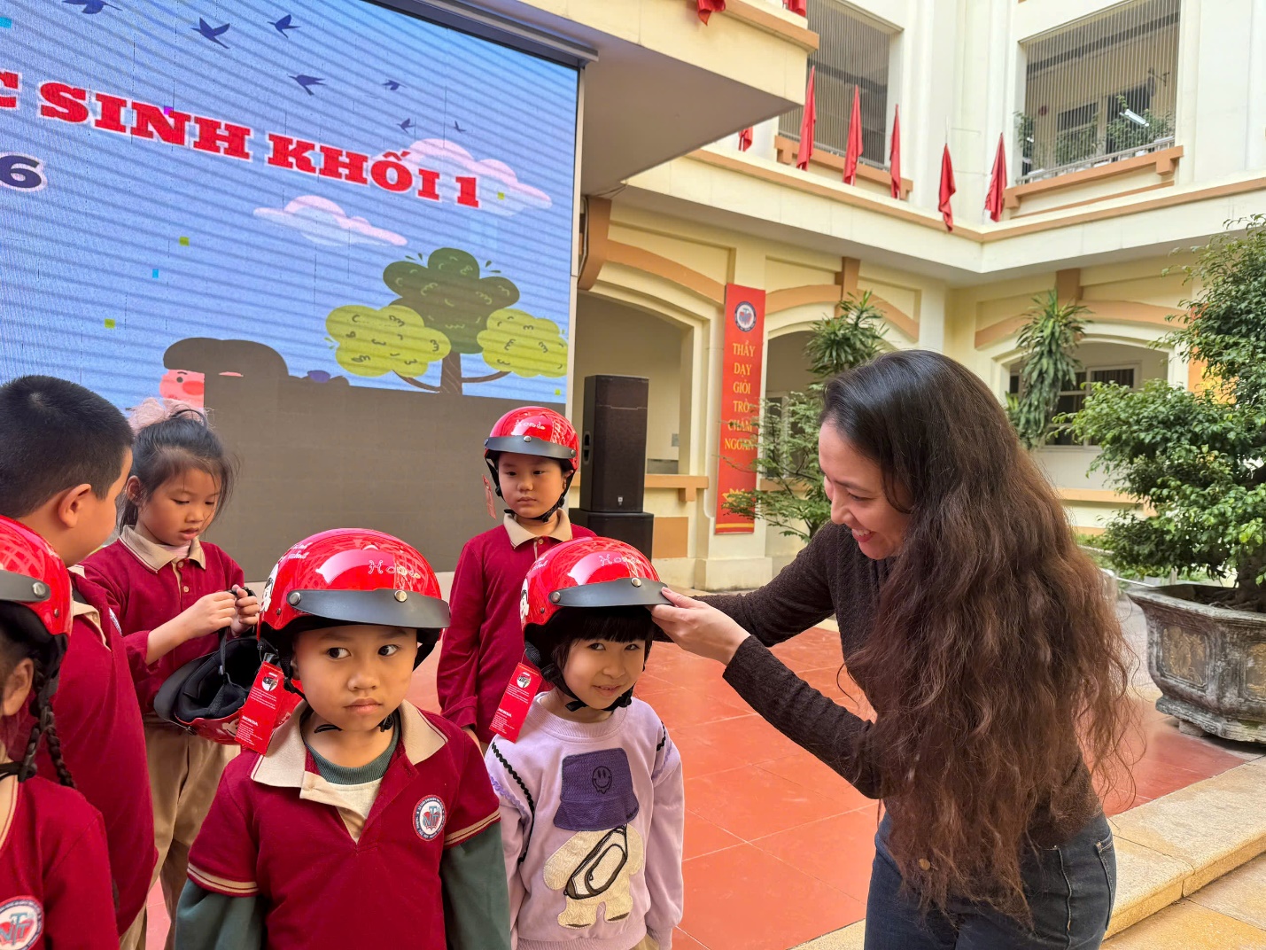 A person putting on a helmet to a group of children

AI-generated content may be incorrect.