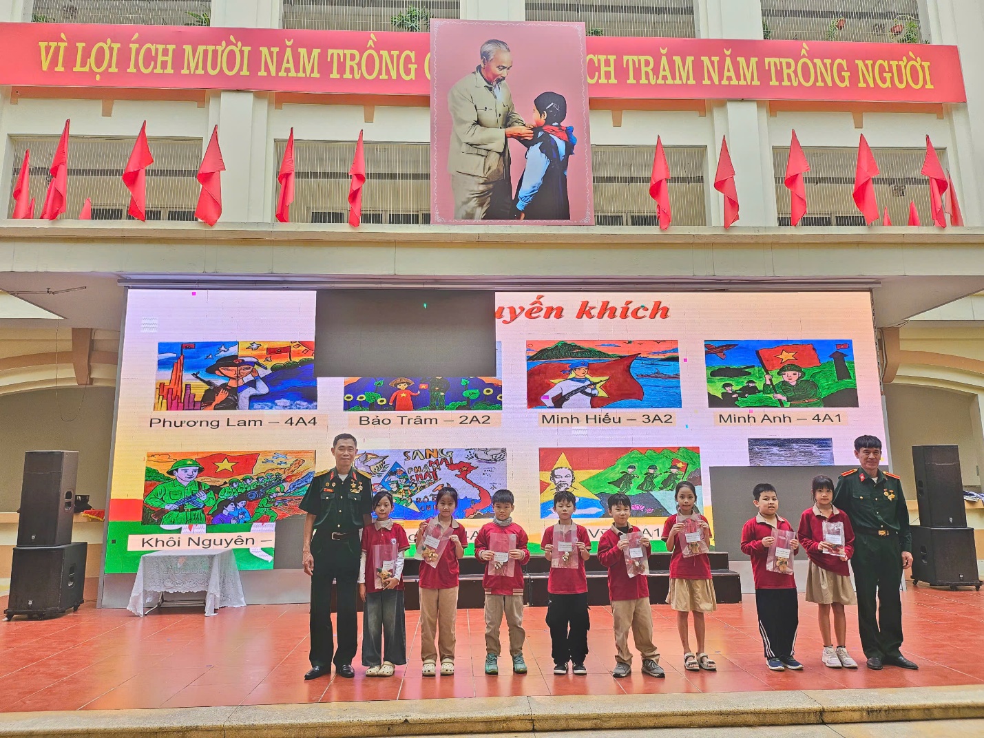 A group of children standing on a stage

AI-generated content may be incorrect.