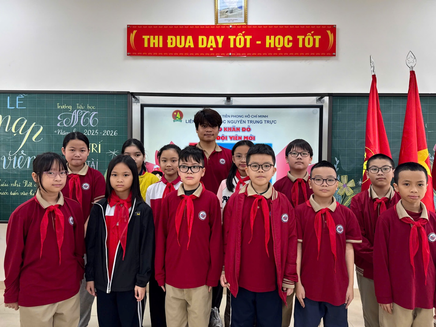 A group of people in uniform

AI-generated content may be incorrect.