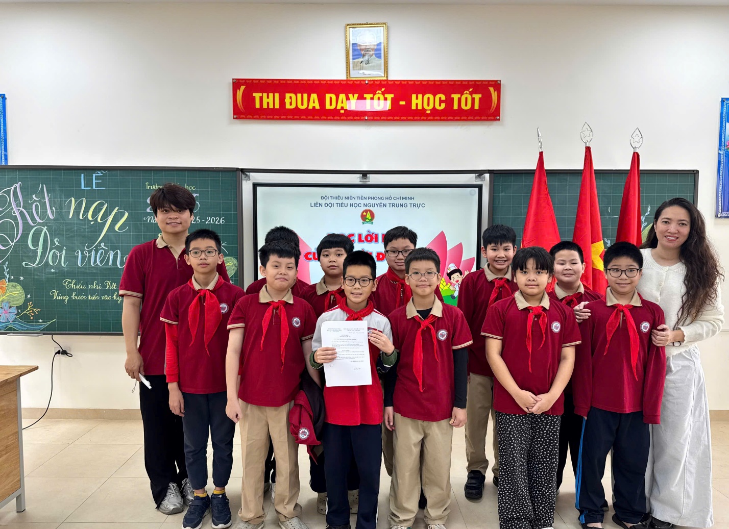 A group of boys and girls in uniform

AI-generated content may be incorrect.