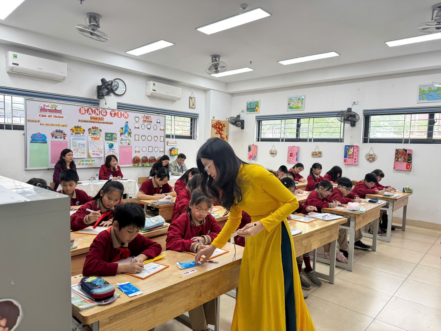 A person standing in a classroom with a group of children

AI-generated content may be incorrect.