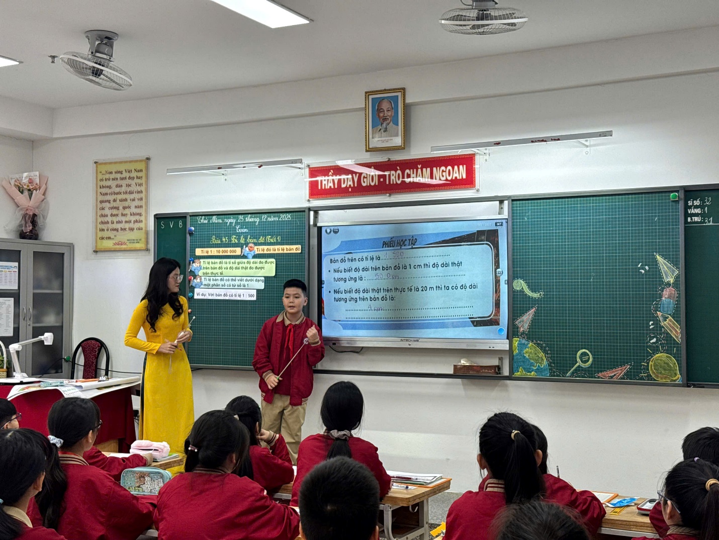 A teacher teaching a class

AI-generated content may be incorrect.