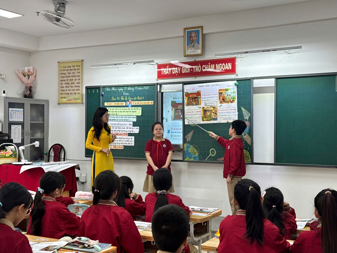 A group of students in a classroom

AI-generated content may be incorrect.