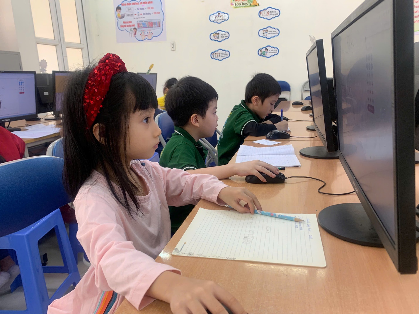 A group of children sitting at a desk in a classroom

AI-generated content may be incorrect.