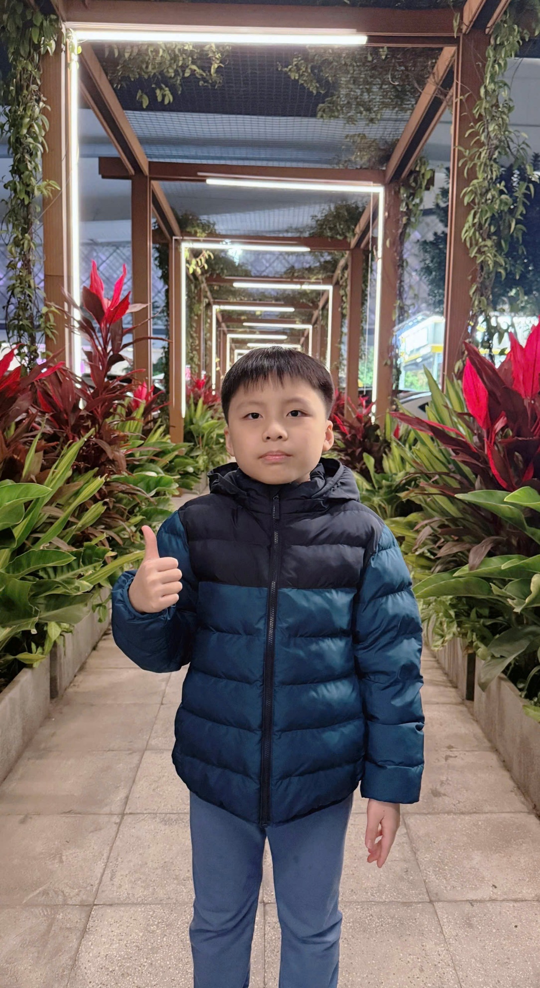 A child standing in a garden

AI-generated content may be incorrect.