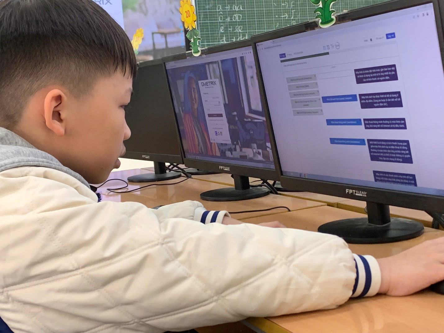 A child using a computer

AI-generated content may be incorrect.