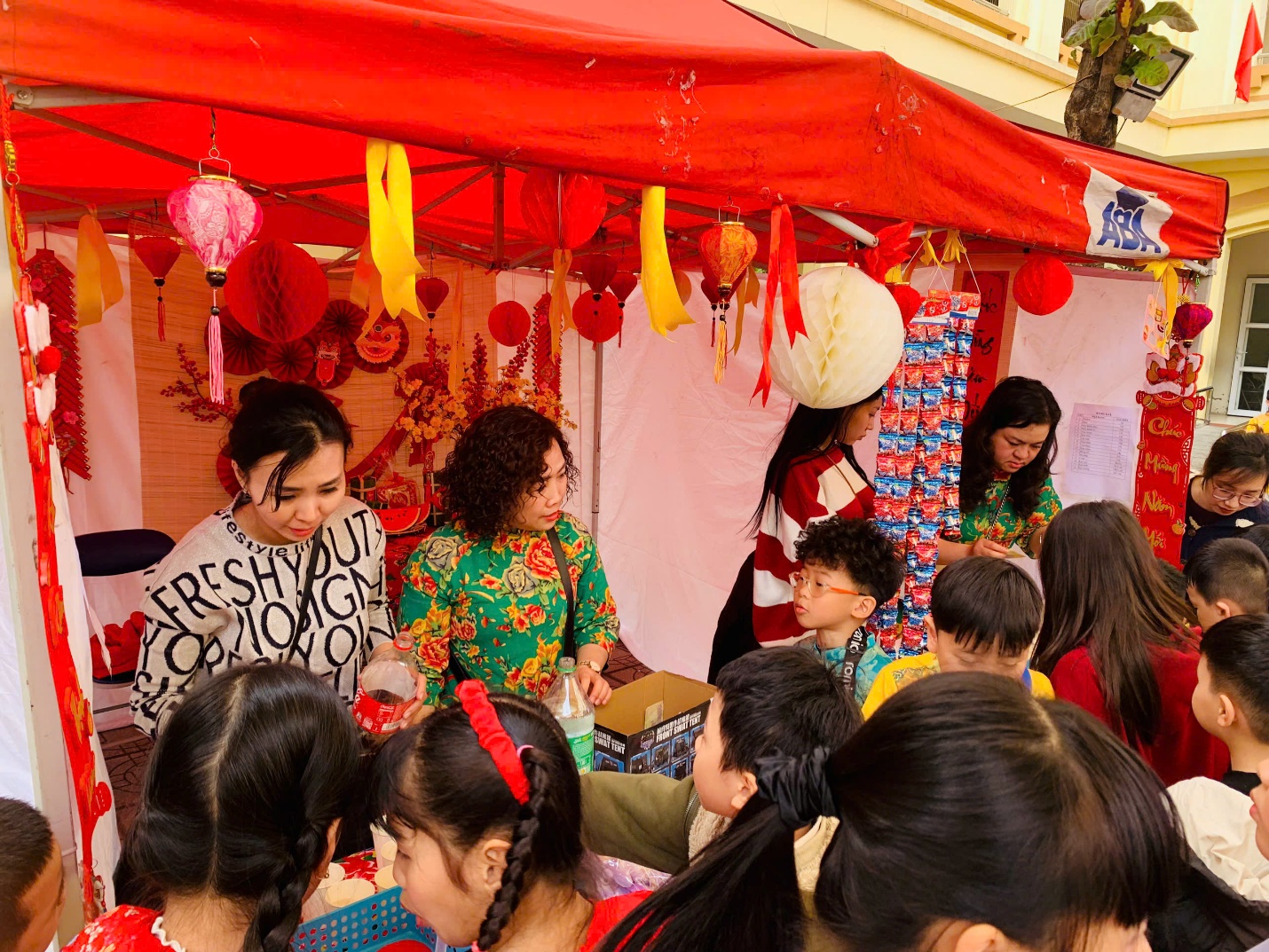 A group of people in a tent

Description automatically generated