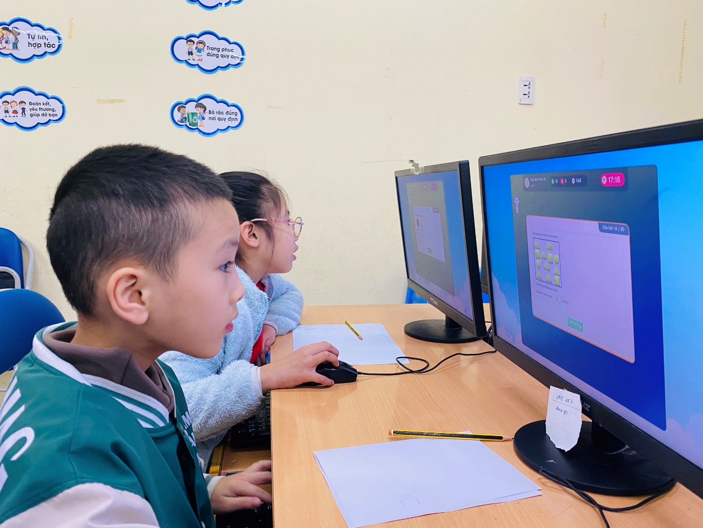 A group of kids using computers

AI-generated content may be incorrect.