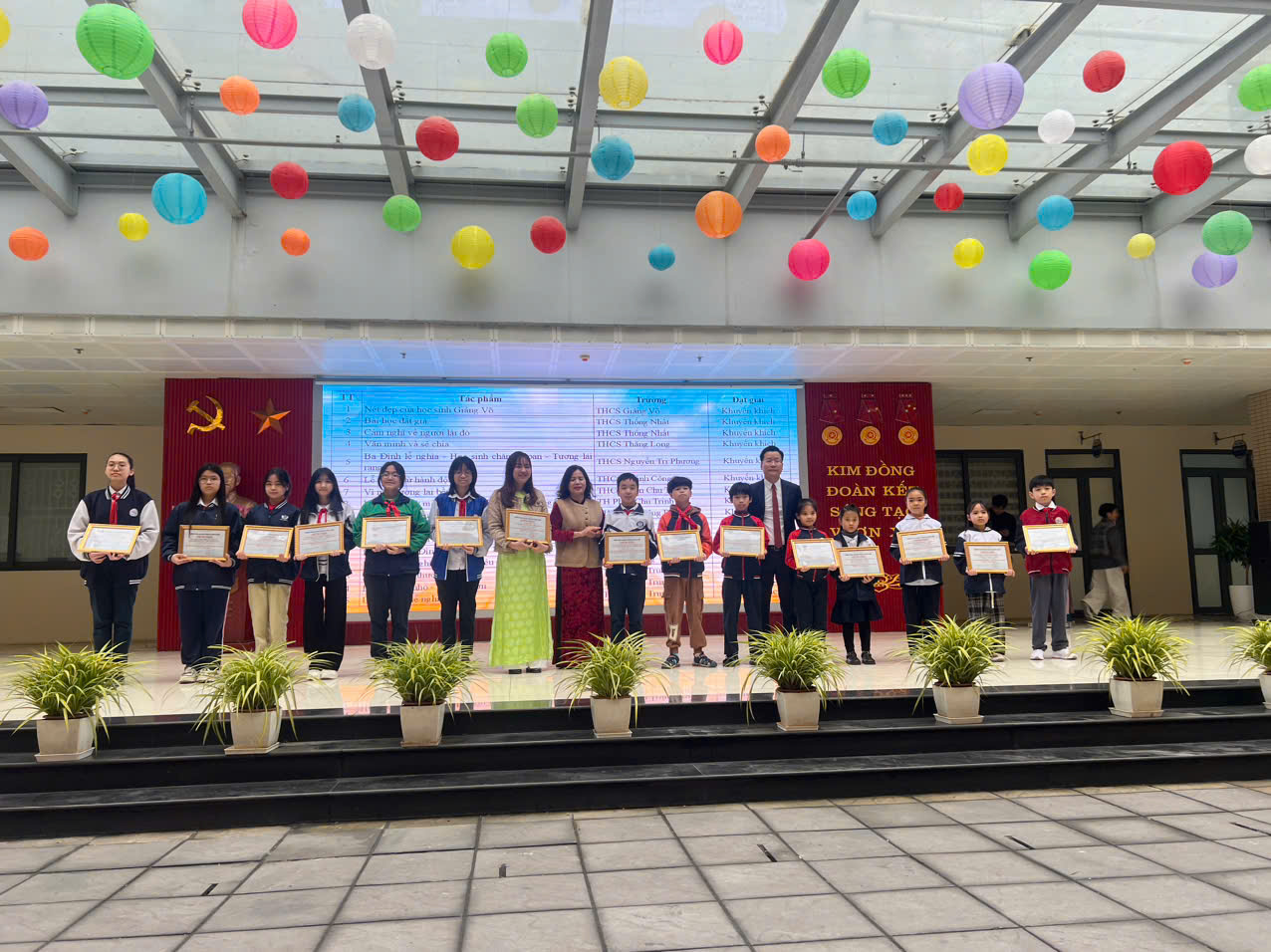 A group of people holding signs

AI-generated content may be incorrect.