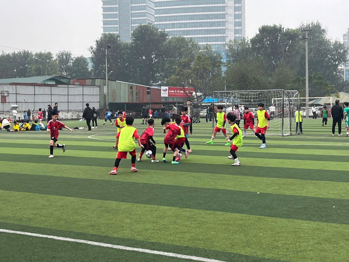 A group of kids playing football

AI-generated content may be incorrect.