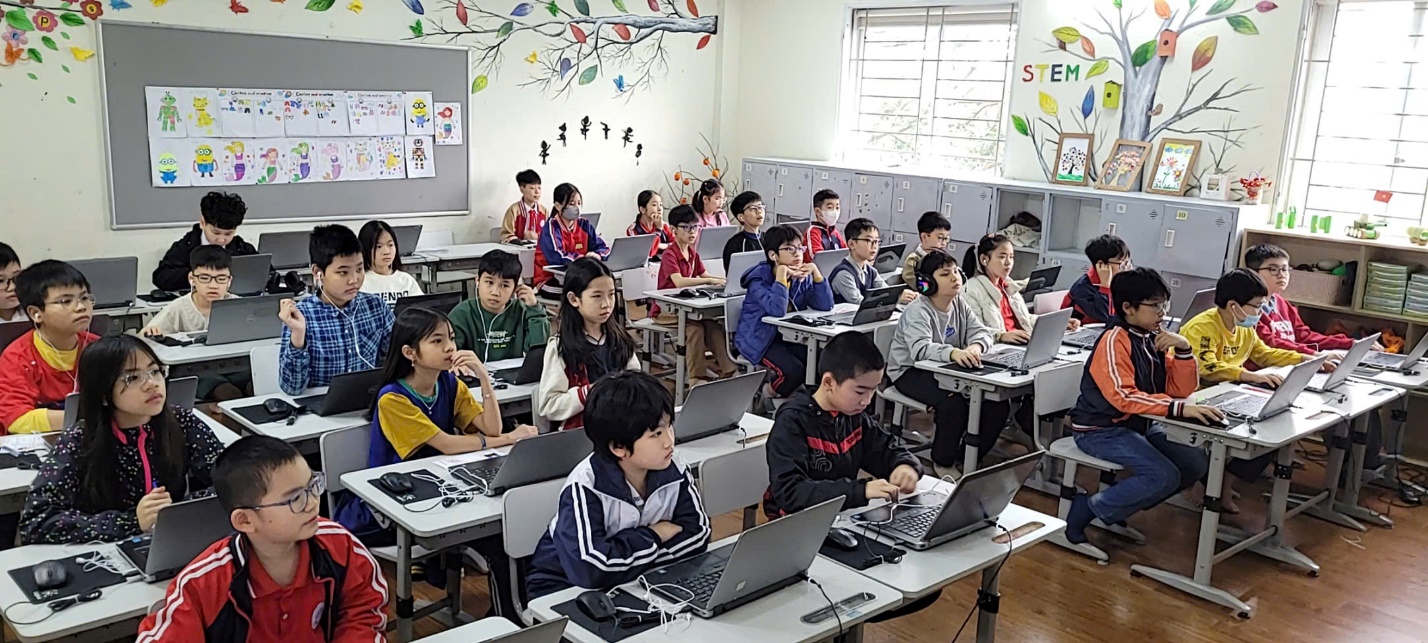 A group of children in a classroom

AI-generated content may be incorrect.