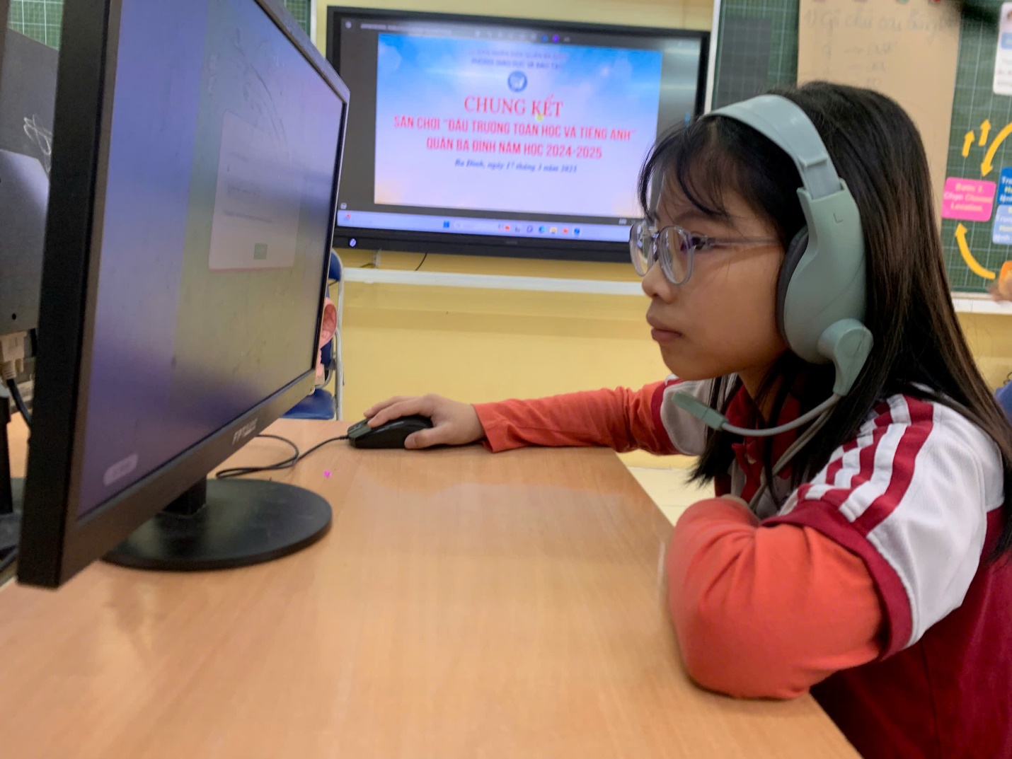 A child wearing headphones and sitting at a desk with a computer

AI-generated content may be incorrect.
