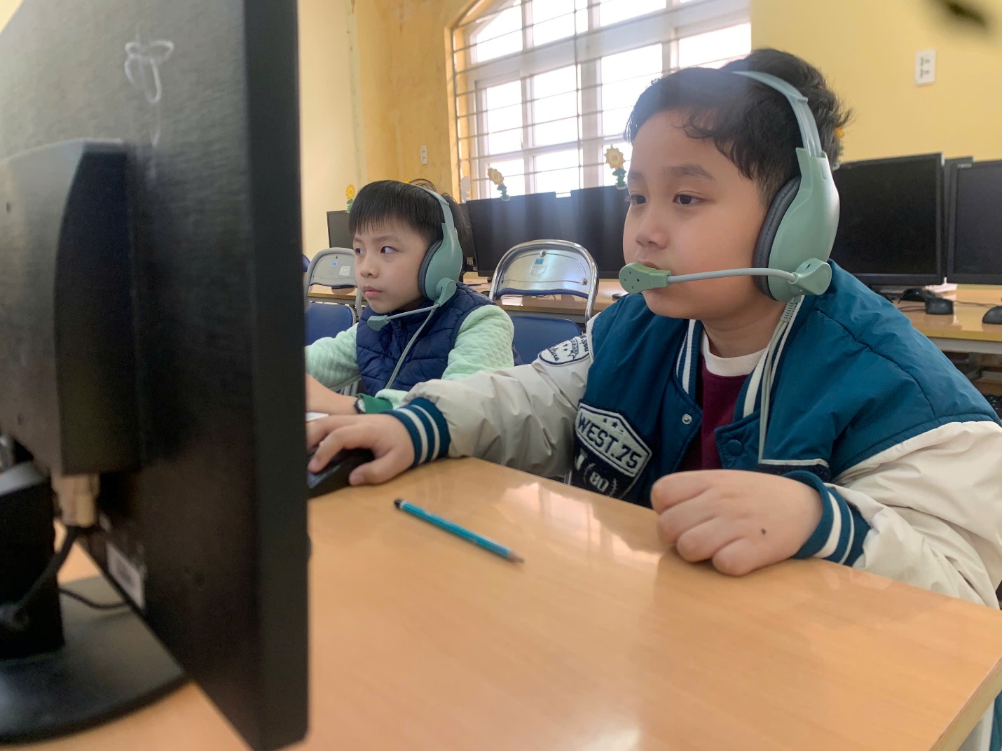 A group of boys wearing headphones and sitting at a desk

AI-generated content may be incorrect.