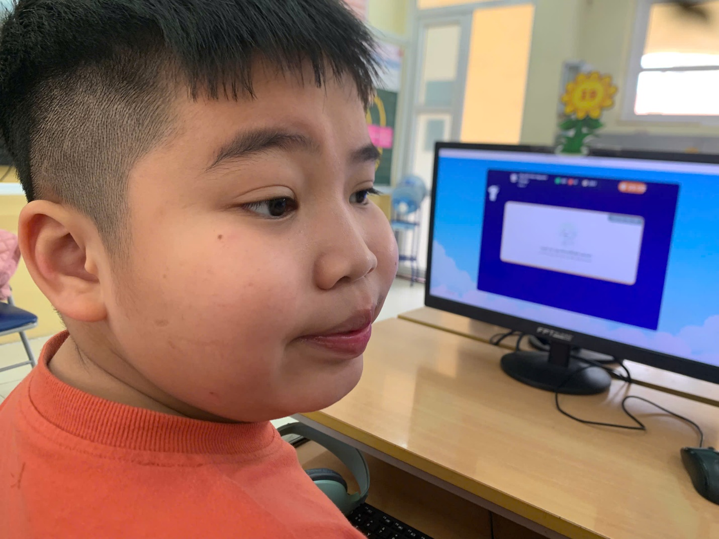 A child looking at a computer screen

AI-generated content may be incorrect.