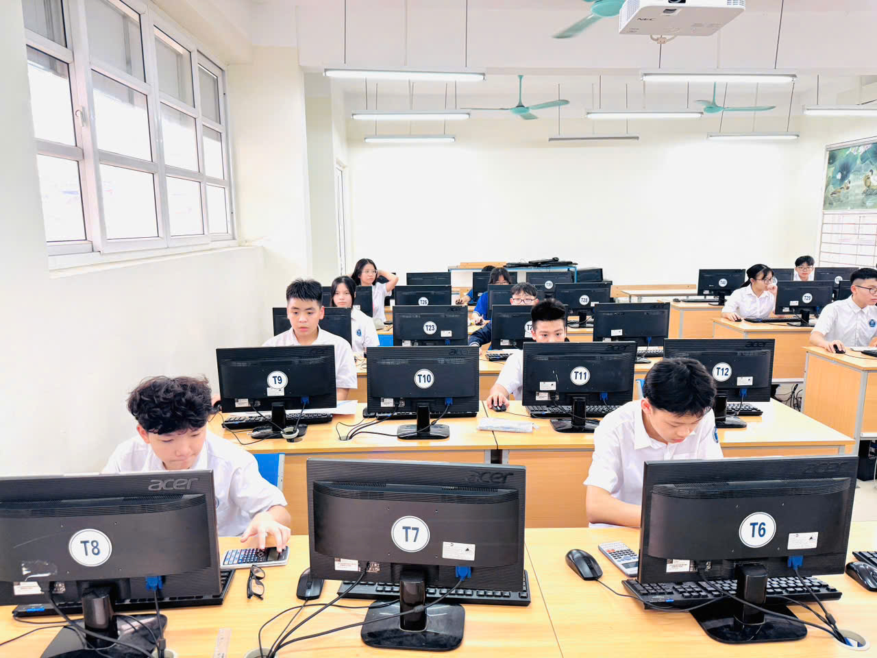 A group of people in a classroom using computers

AI-generated content may be incorrect.