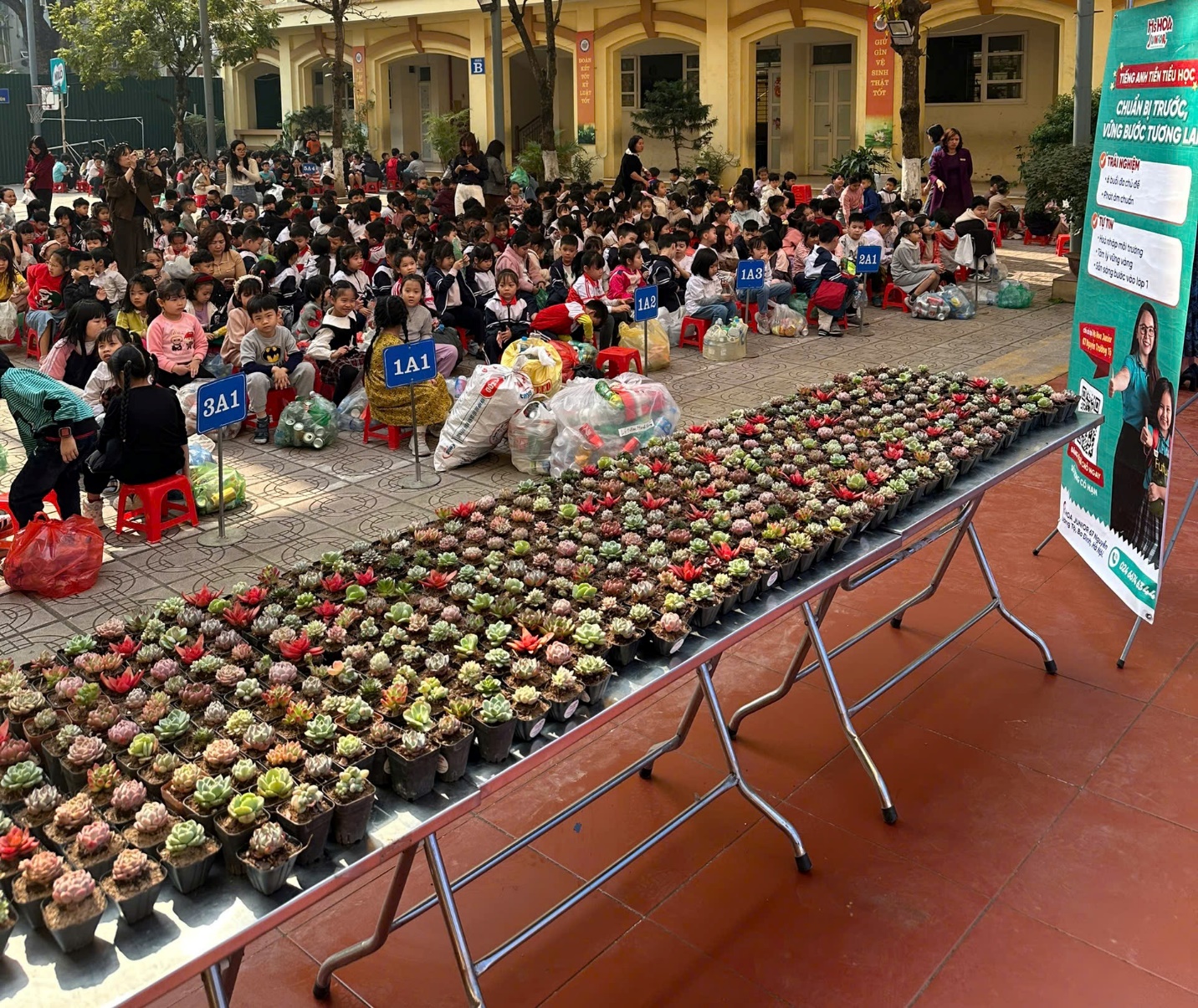 A group of people sitting outside

AI-generated content may be incorrect.