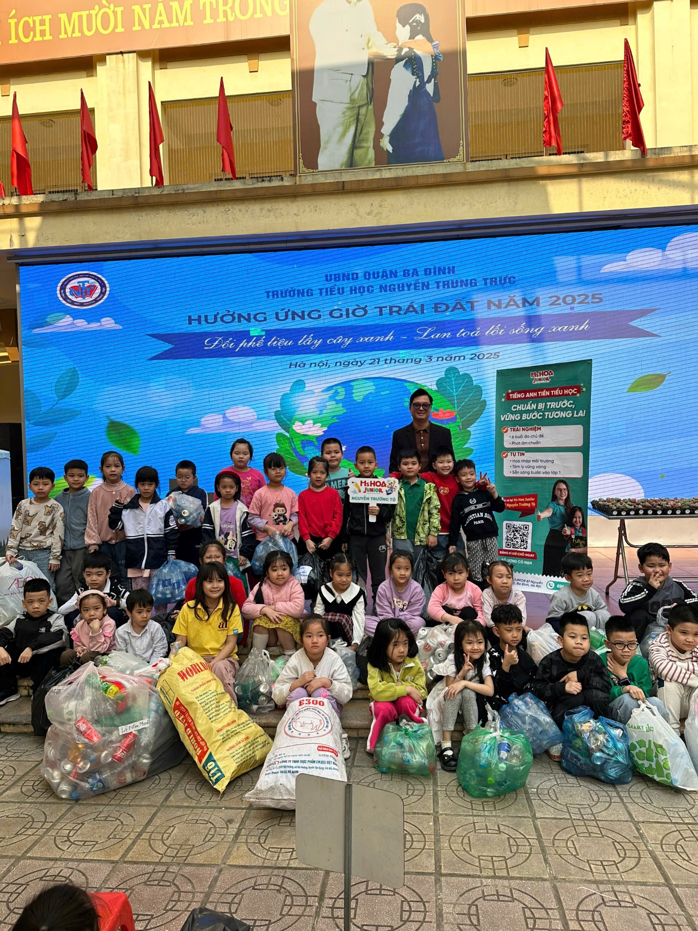 A group of children posing for a photo

AI-generated content may be incorrect.