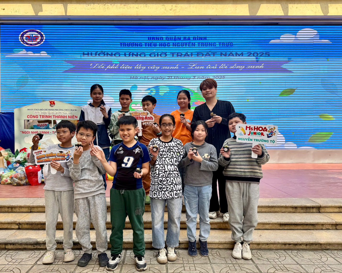 A group of people posing for a photo

AI-generated content may be incorrect.