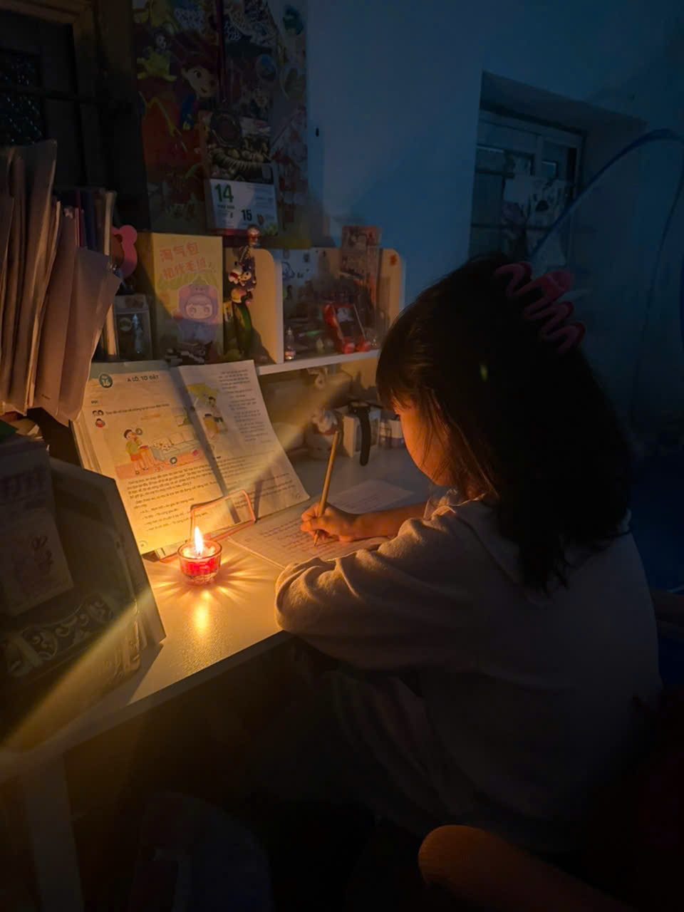 A child writing on a book

AI-generated content may be incorrect.