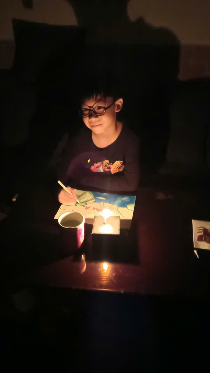 A child sitting at a table drawing

AI-generated content may be incorrect.